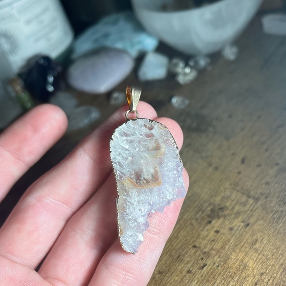Amethyst angel wing pendant - Picture 2 of 2